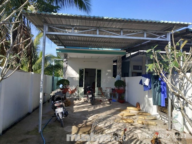 Bán nhà mặt tiền 5m. Cách khu công nghiệp Tân Hương 1km